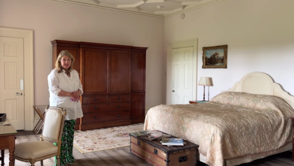 Latest Friends on Friday Video: can you spot the difference in Lady Edith's Bedroom?